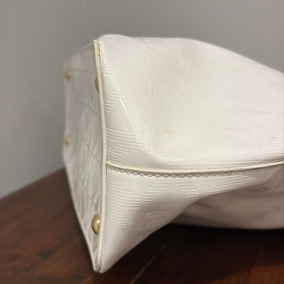 Michael Kors Jet Set Chain Tote - Picture 11 of 16